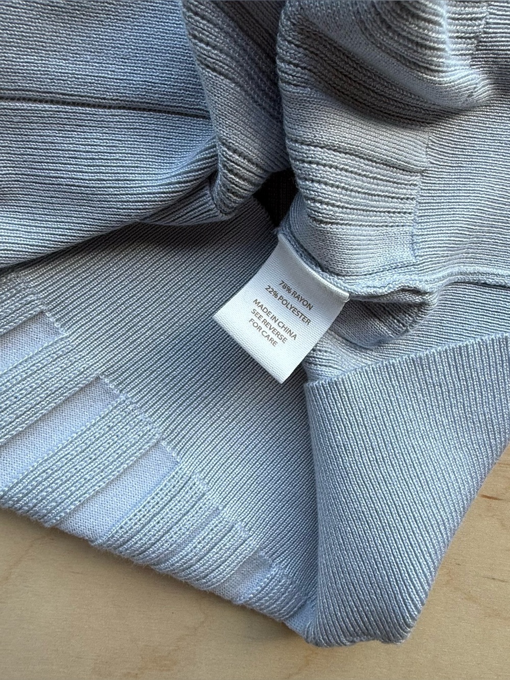 Brit.NY Ribbed v-neck Sweater Lightweight Knit Top Shirt Blue Gray size L NWT - Picture 8 of 8